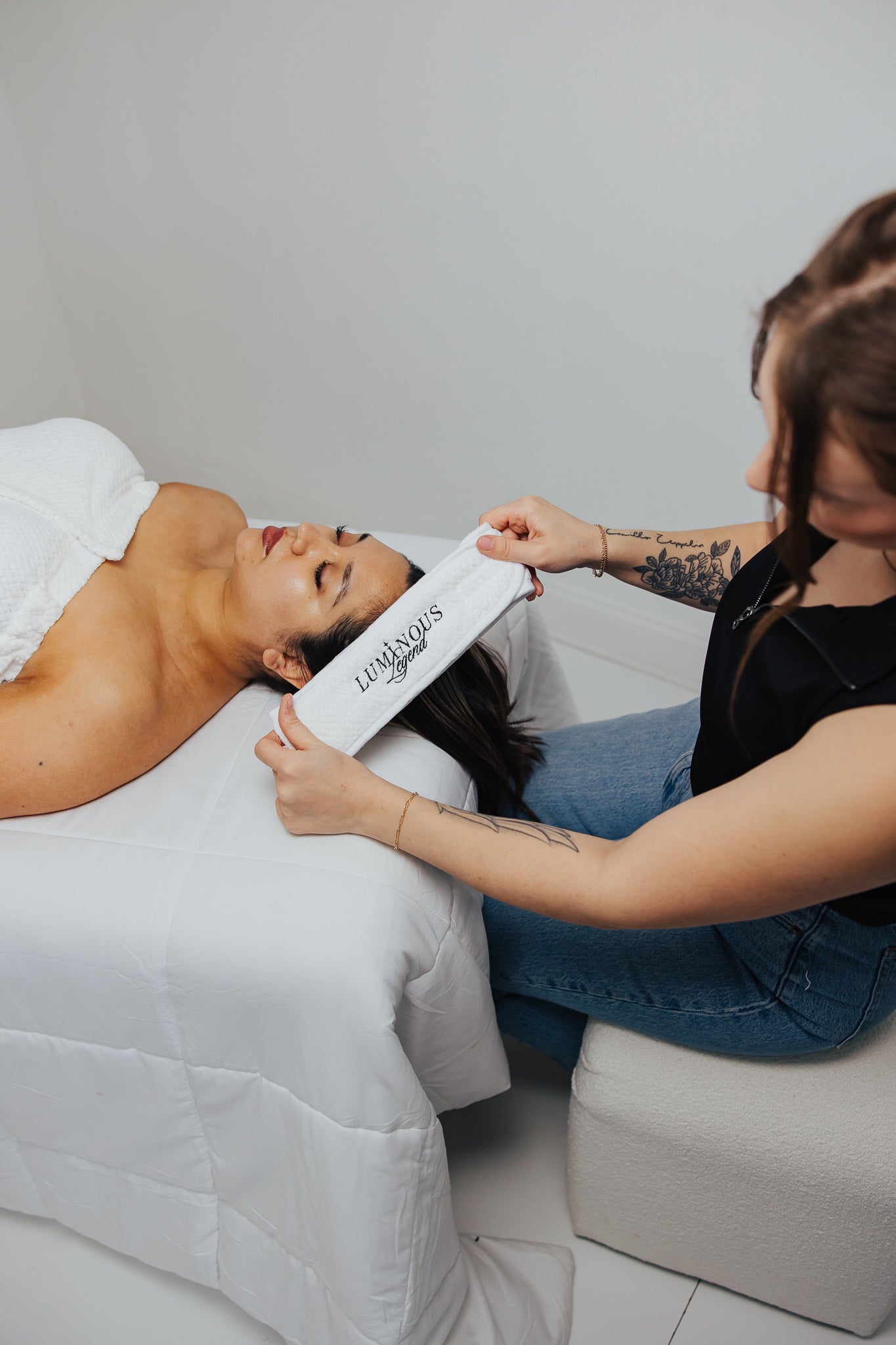 LUMINOUS LEGEND ULTRA PLUSH HEAD WRAP