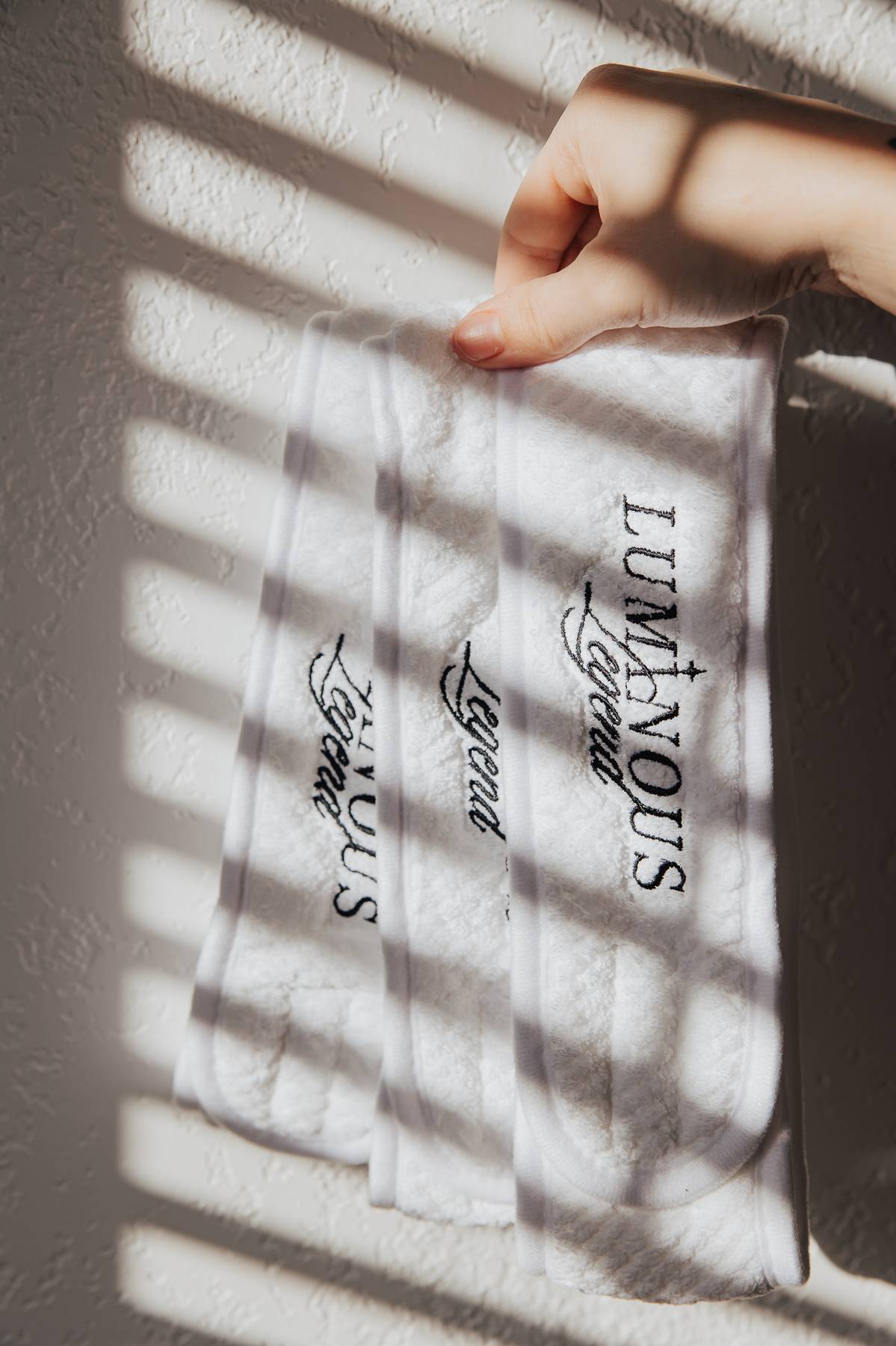 LUMINOUS LEGEND ULTRA PLUSH HEAD WRAP