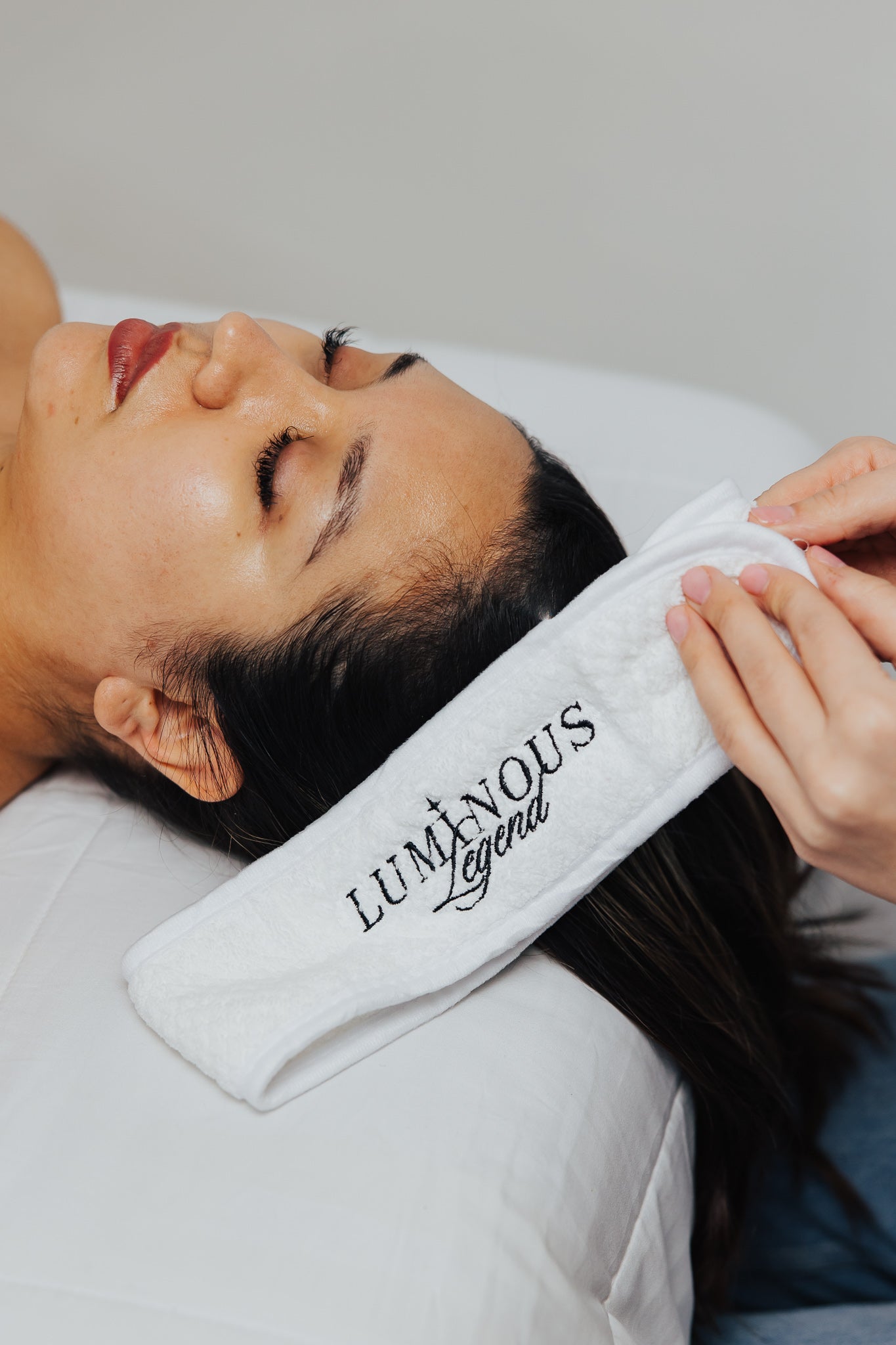 LUMINOUS LEGEND ULTRA PLUSH HEAD WRAP