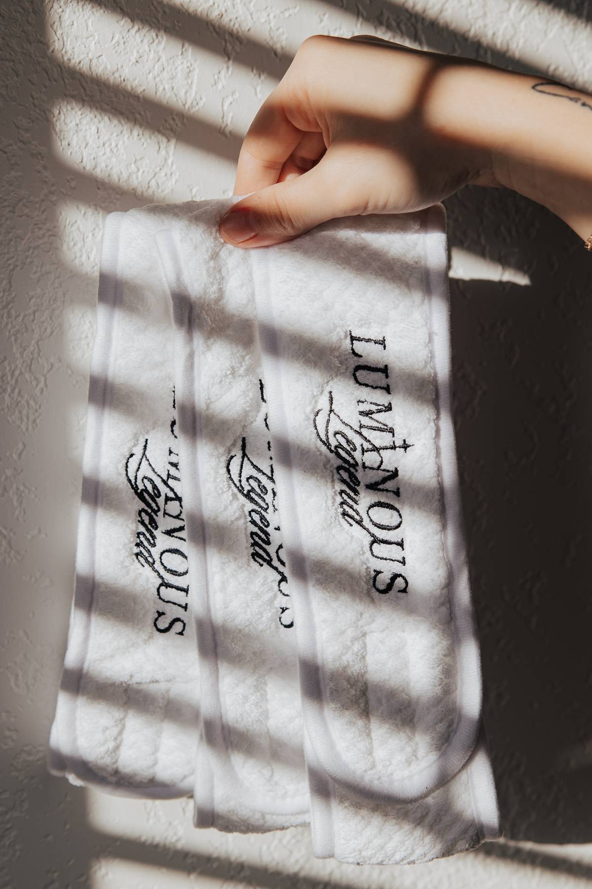 LUMINOUS LEGEND ULTRA PLUSH HEAD WRAP