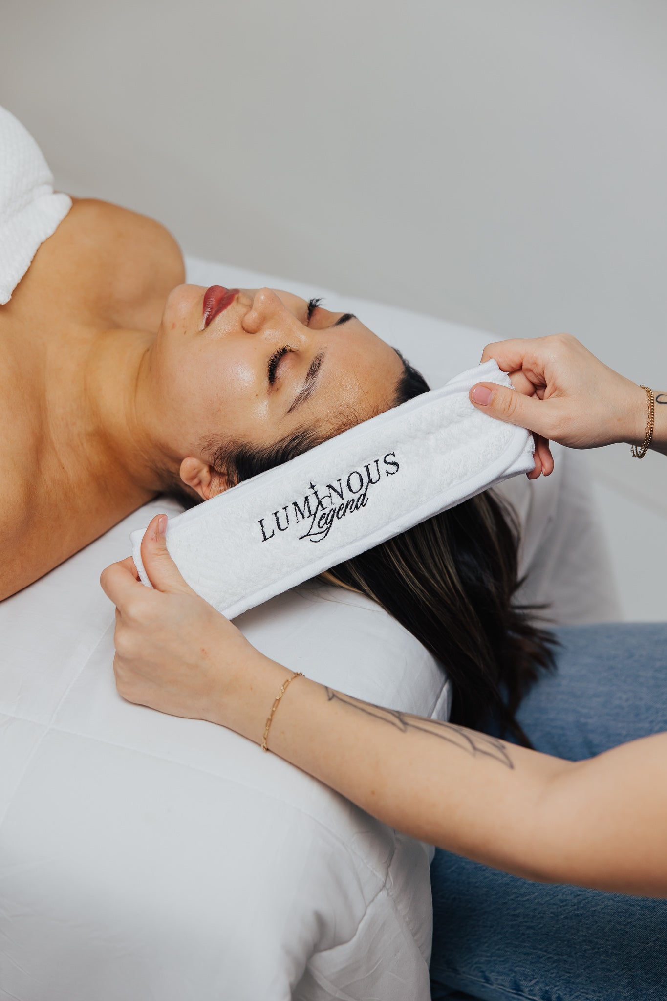 LUMINOUS LEGEND ULTRA PLUSH HEAD WRAP