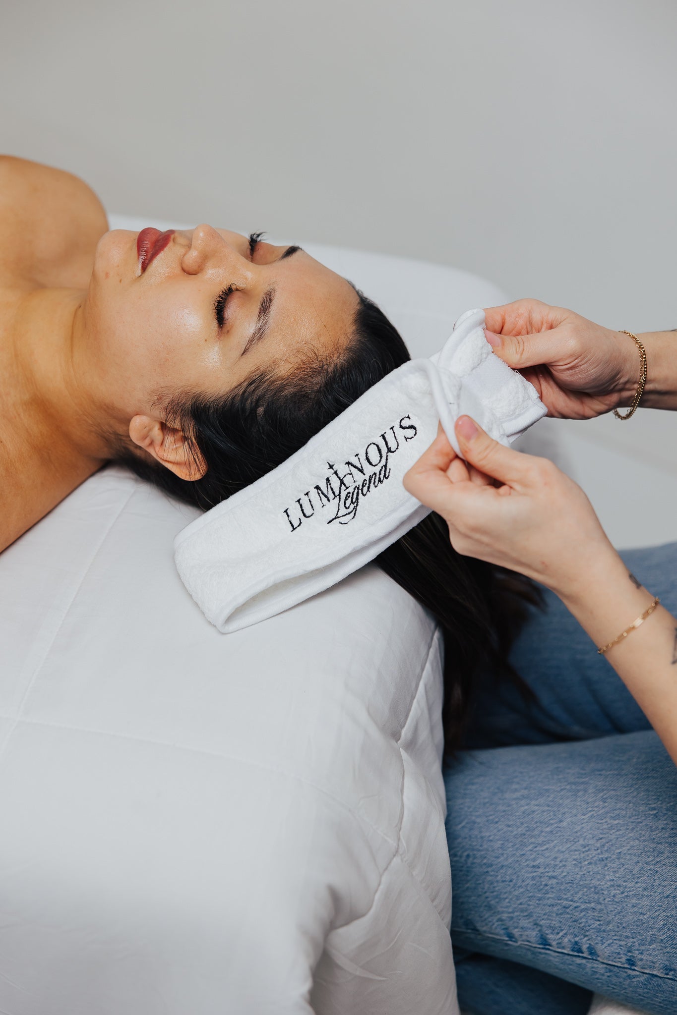 LUMINOUS LEGEND ULTRA PLUSH HEAD WRAP